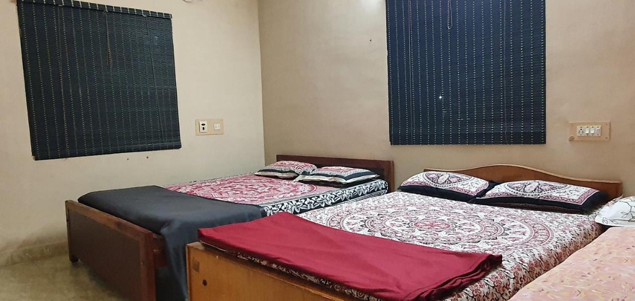 Oonjal Veedu Apartamento Kuttālam Exterior foto