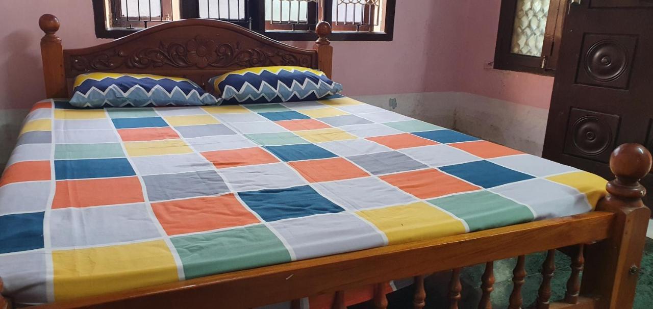 Oonjal Veedu Apartamento Kuttālam Exterior foto